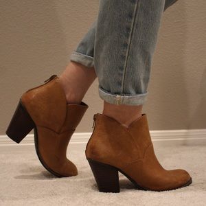 Gianni Bini boots size 7M!